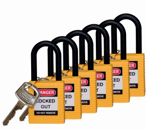 Brady kłódka tradycyjna nylonowa - szekla nylonowa 38 mm różne klucze zestaw 6 szt. (813596)